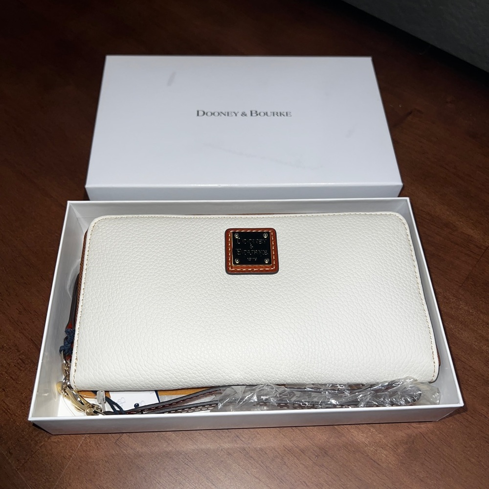 Dooney & Bourke winter white large wristlet wallet new with tags
